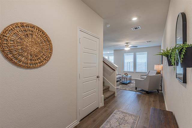 Photo - 736 Thorn Crk Dr