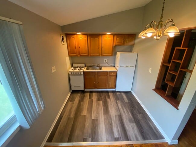 Building Photo - 2448 W Kilbourn Ave Rental