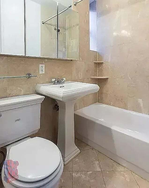 Photo - 326 E 35th St Unidad 31