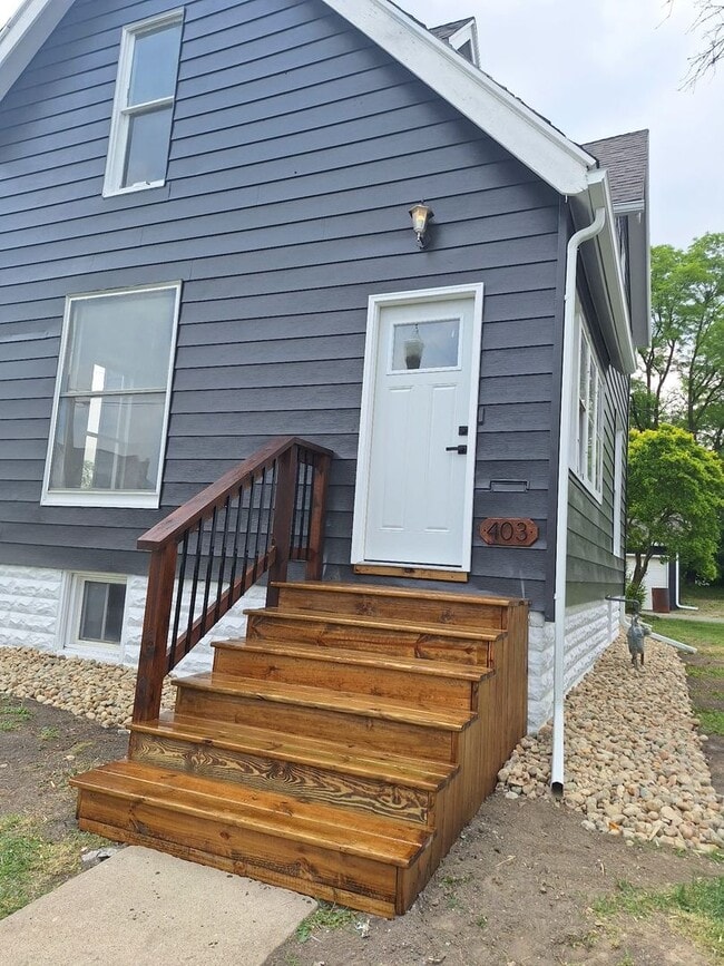 Fully Remodeled 5BR Home with 3-Car Garage... - Fully Remodeled 5BR Home with 3-Car Garage...