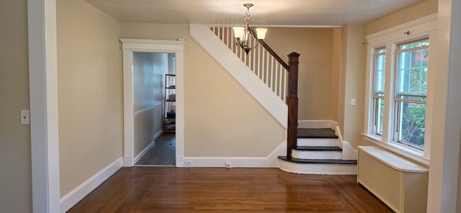 21 Coniston Ave Unit 2