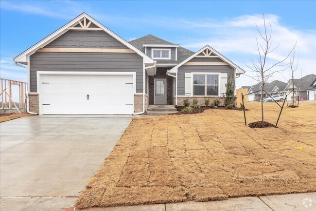 Building Photo - Spacious Edmond Home