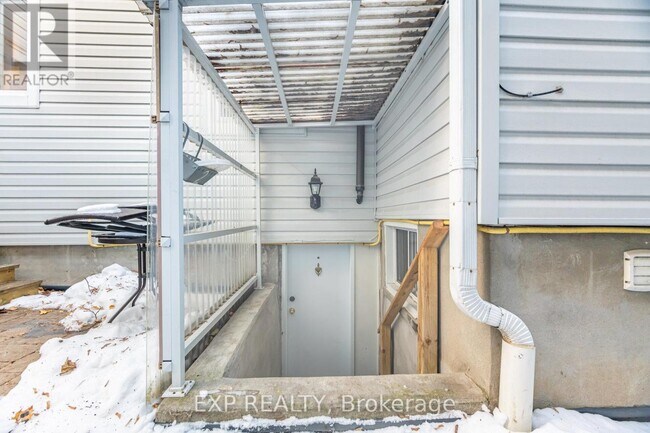 Photo - 402 Woodfield Rd.