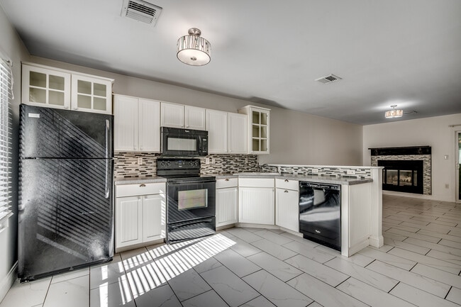 Building Photo - 38 Beaver Pond Loop Unit 18