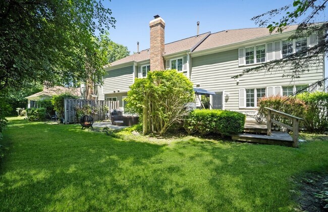 Photo - 819 Suffield Sq