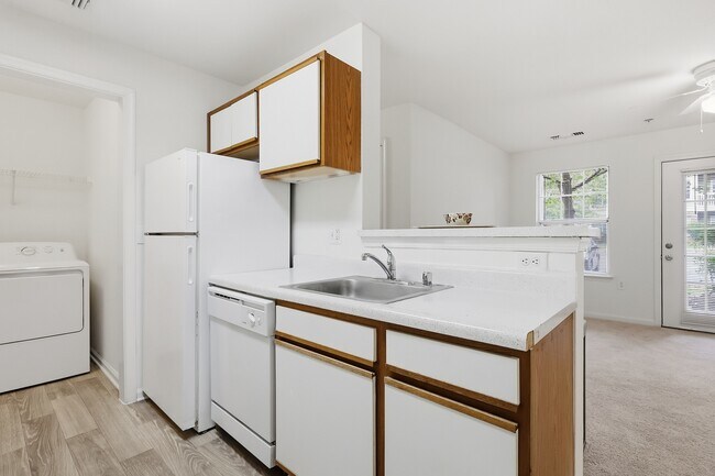 Somerset Pointe Apartments