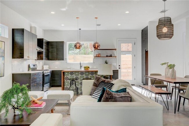 Photo - Light and Spacious Modern 3 bedroom