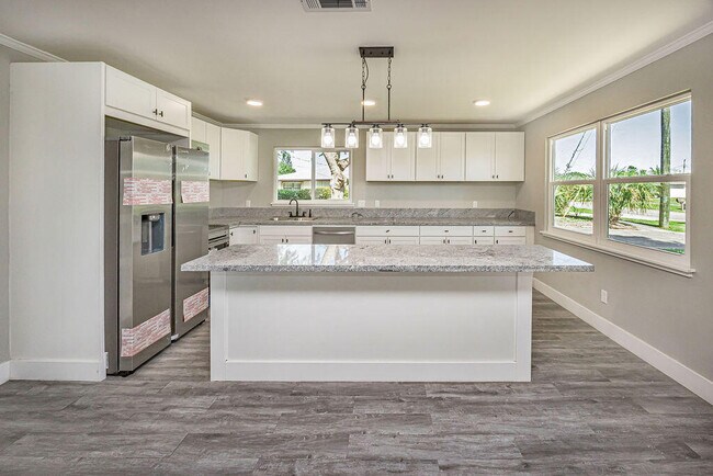 Photo - 300 Riomar Dr