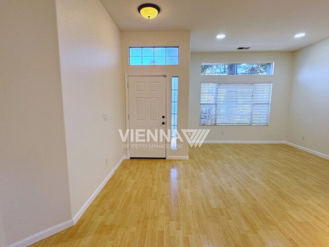 Photo - 2736 Genesee Dr