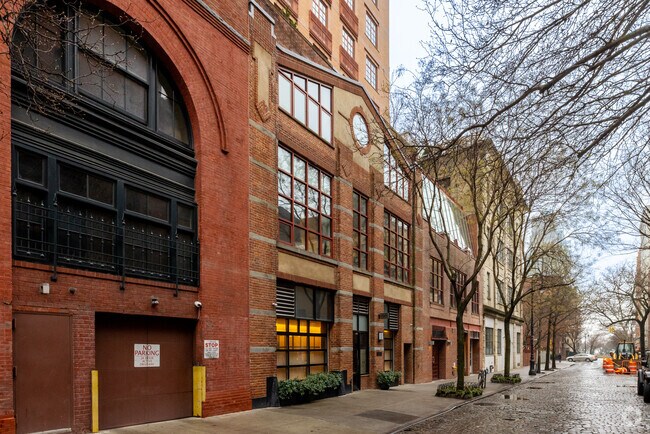 Photo - 132 Perry St