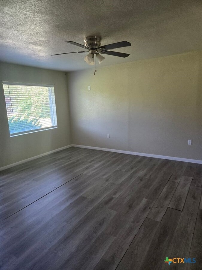 Photo - 109 W Robin Ln