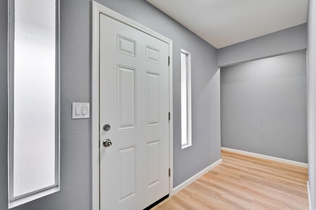 Photo - 1660 S Capitol Ave