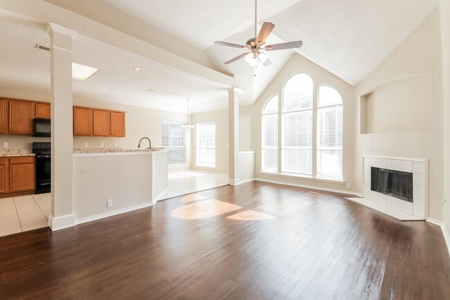 Photo - 742 River Oak Way