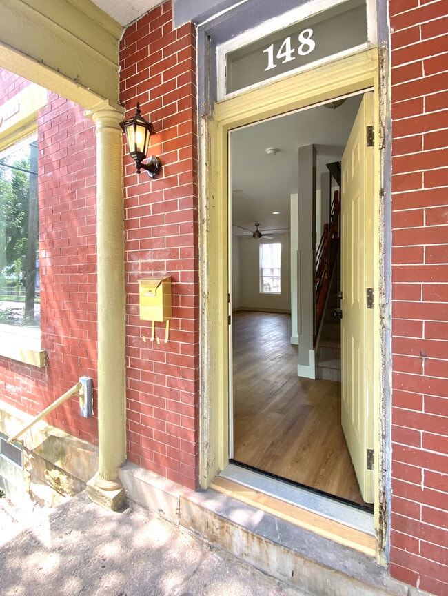 Building Photo - 148 W 6th Ave Rental