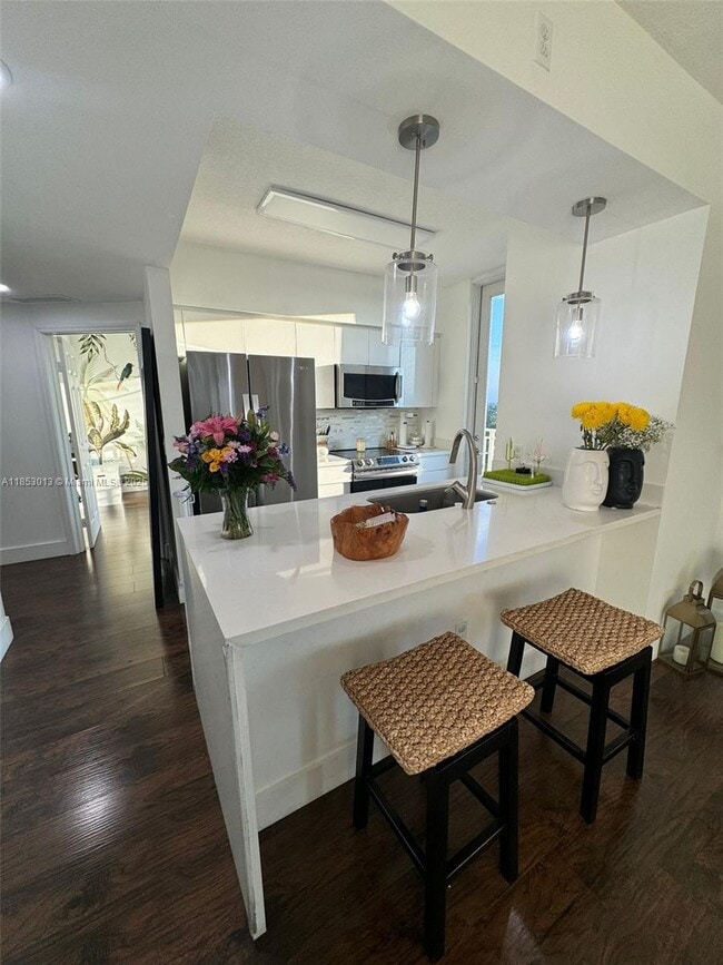 Building Photo - 215 SW 42nd Ave Unit PH01 Rental