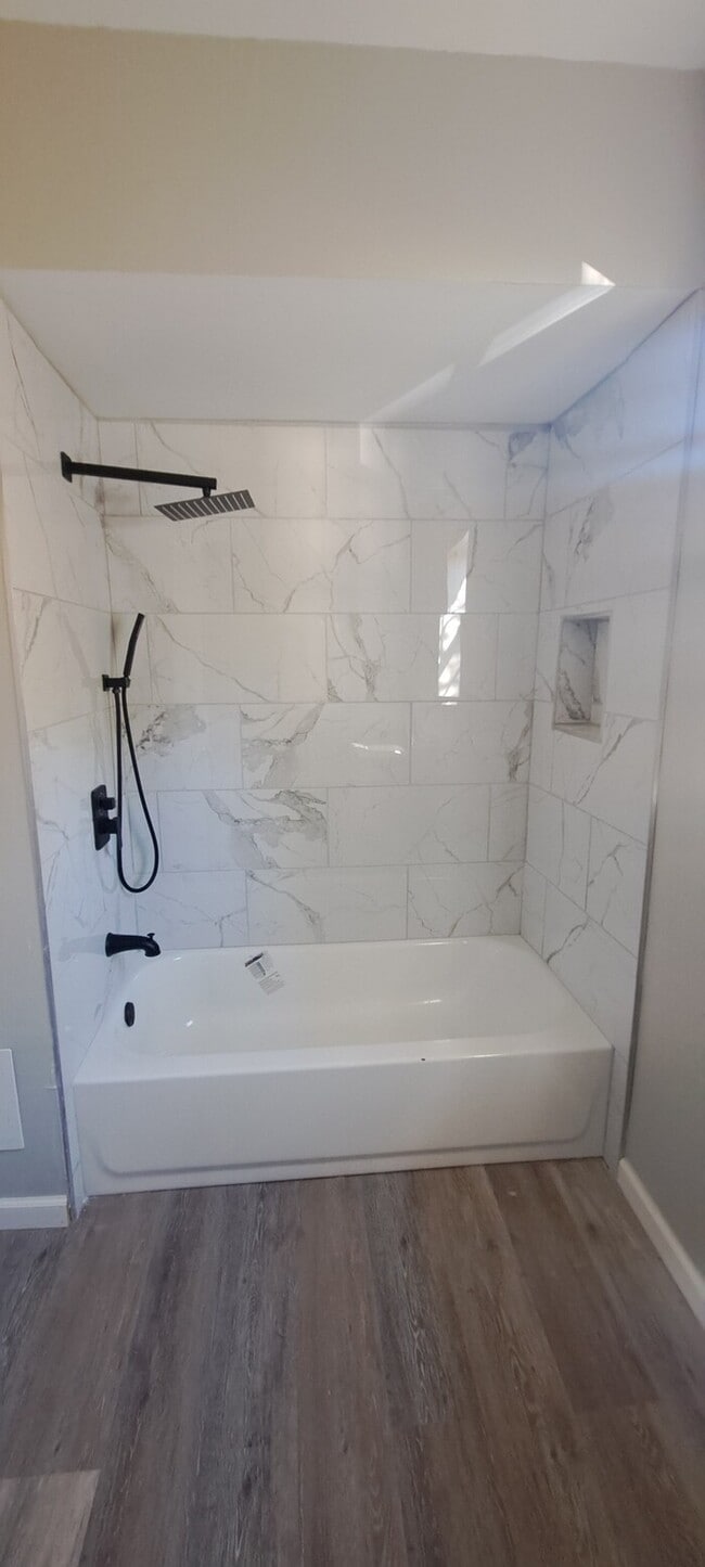 Photo - 1302 4th Ct W