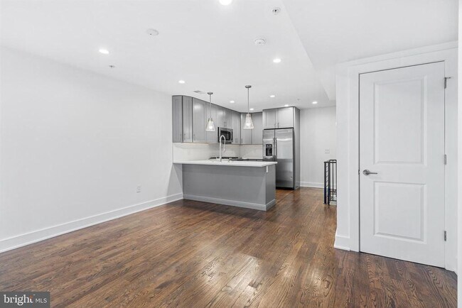 Photo - 1649 E Eyre St Unit 3