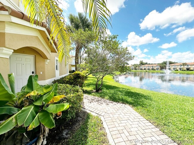 Building Photo - 3035 SW 129th Way Unit 143