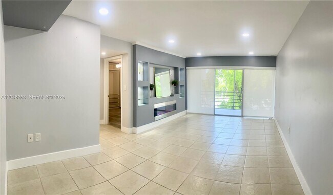 Photo - 4255 N University Dr Unit 304
