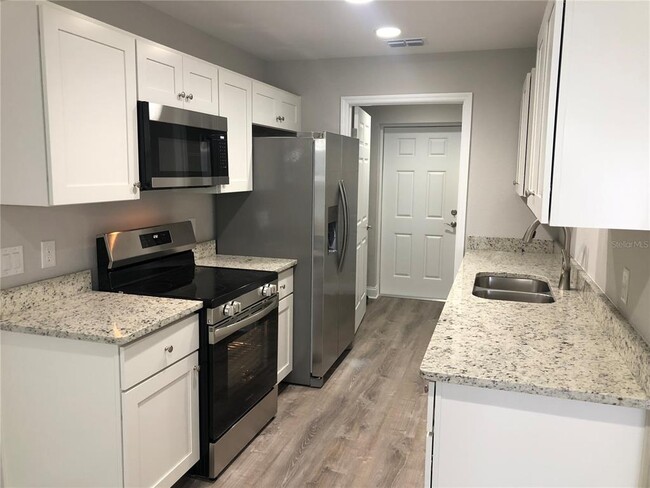 Photo - 310 Ave U NE