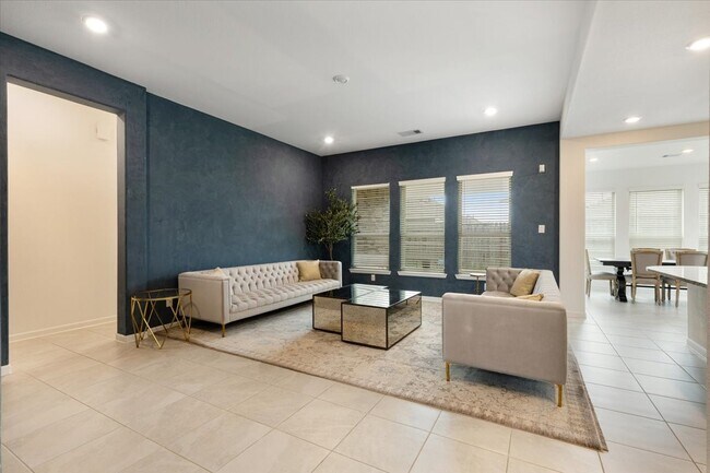 Photo - 4912 Overland Hollow Dr