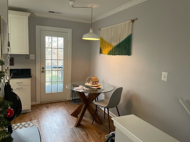 Building Photo - 2841 S Wakefield St Unit B