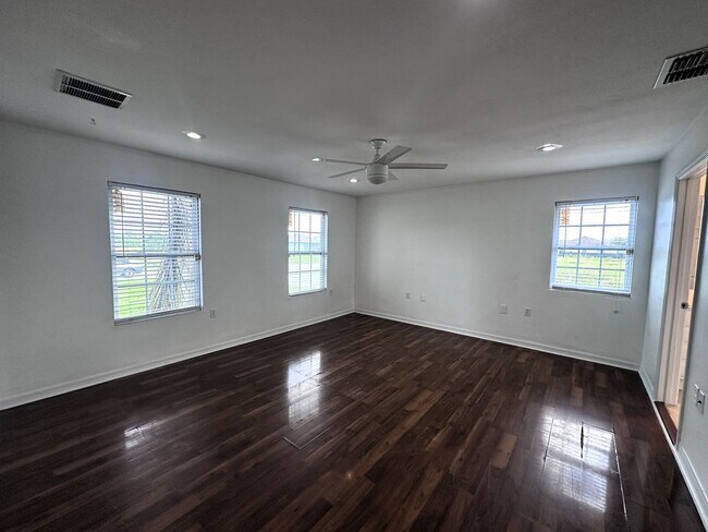 Photo - Spacious 4-Bedroom + Den Home with Modern Kitchen & Large Yard – Lehigh Acres