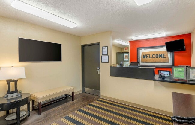 Furnished Studio-St. Louis - Westport - East Lackland Rd.