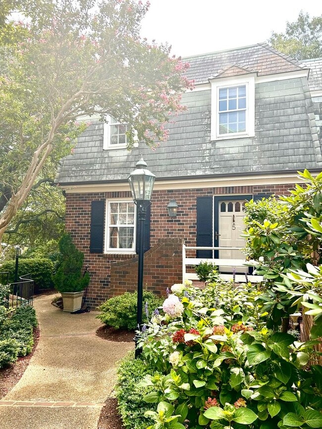 Building Photo - 420 Linkhorn Dr