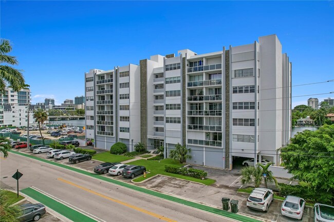 Building Photo - 9381 E Bay Harbor Dr Unit 401N Rental