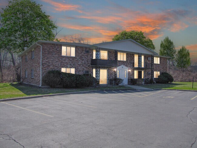 Colonial Court Apartments