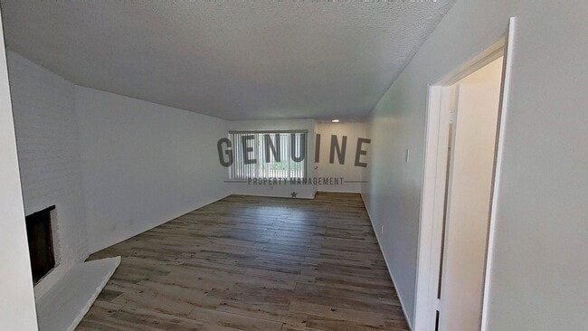 1107 W Memory Ln