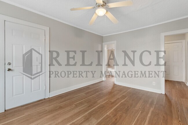 Photo - 310 E Pine St