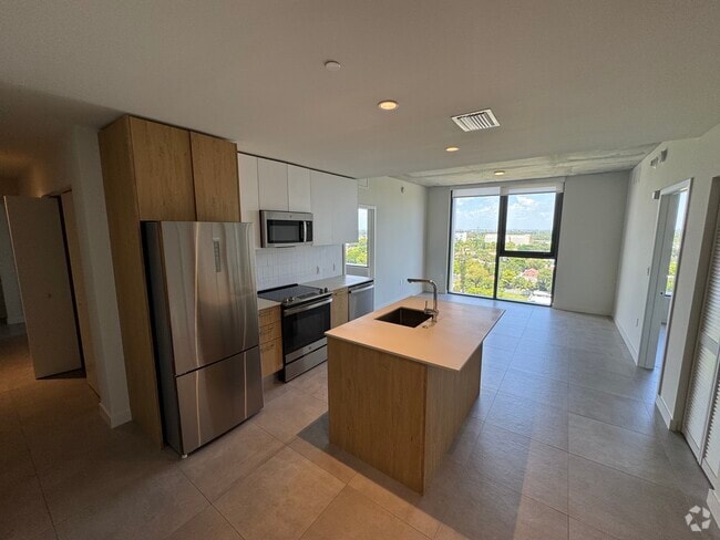 Building Photo - 138 NW 31st St Unit C2 Rental