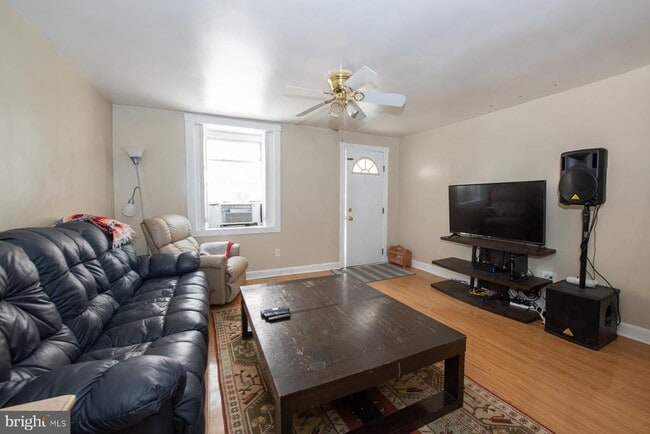 Photo - 4424 St Davids St