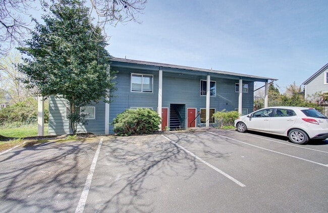 Building Photo - Carter Park Cutie- 2 bedrooms! Unit 11