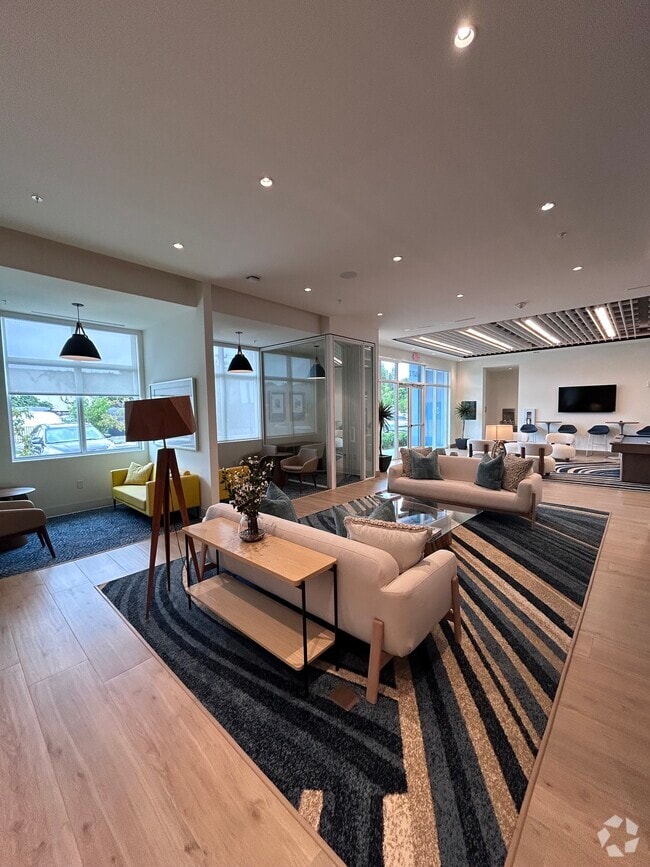 Building Photo - 1711 SW 5th Ave Unit 307 Rental