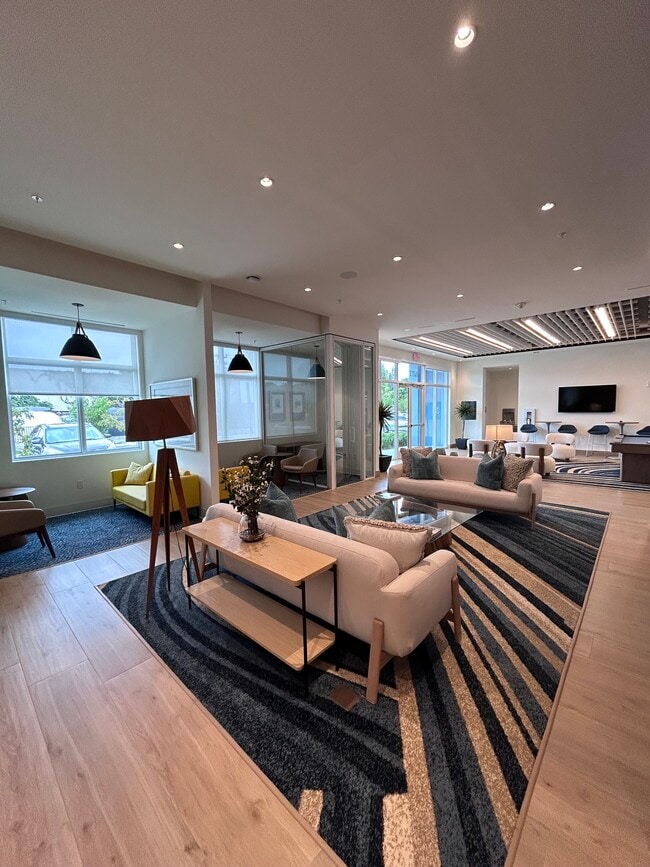 Building Photo - 1711 SW 5th Ave Unit 307 Rental