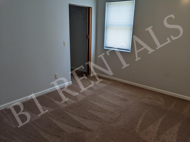 Photo - 210 5th St