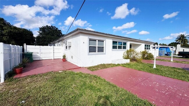 Building Photo - 165 NE 162nd St