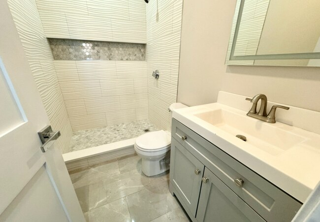 Photo - 51 Burrell St Unit R