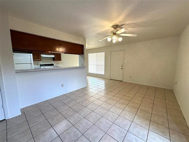 Photo - 2203 Creekside Ln