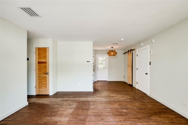 Photo - 1707 Overhill Dr