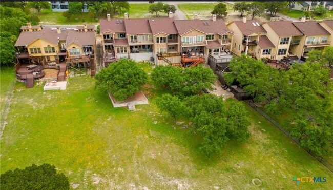 Building Photo - 976 Parkview Dr