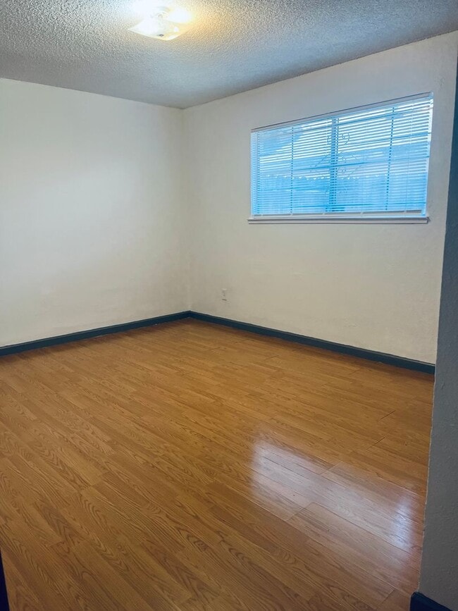 Photo - 1117 Roselawn Ave Unit B