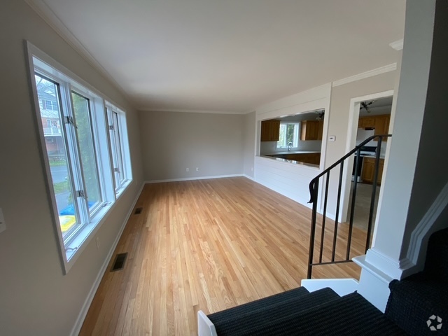 Building Photo - 1482 Highland Ave Unit TARTZ REALTY Rental