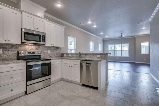 1586 - 1610 N Wish Ln