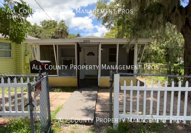 Building Photo - 1008 7th St E