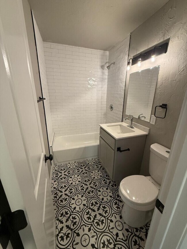 Photo - 4 Bed 1 Bath Home Available For Lease!