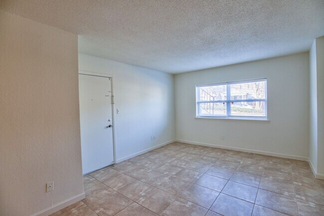 Photo - 407 E Carolina St Unit 121